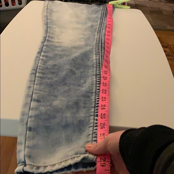 Silver Jeans Distressed Acid Wash 29” Inseam - Picture 12 of 14